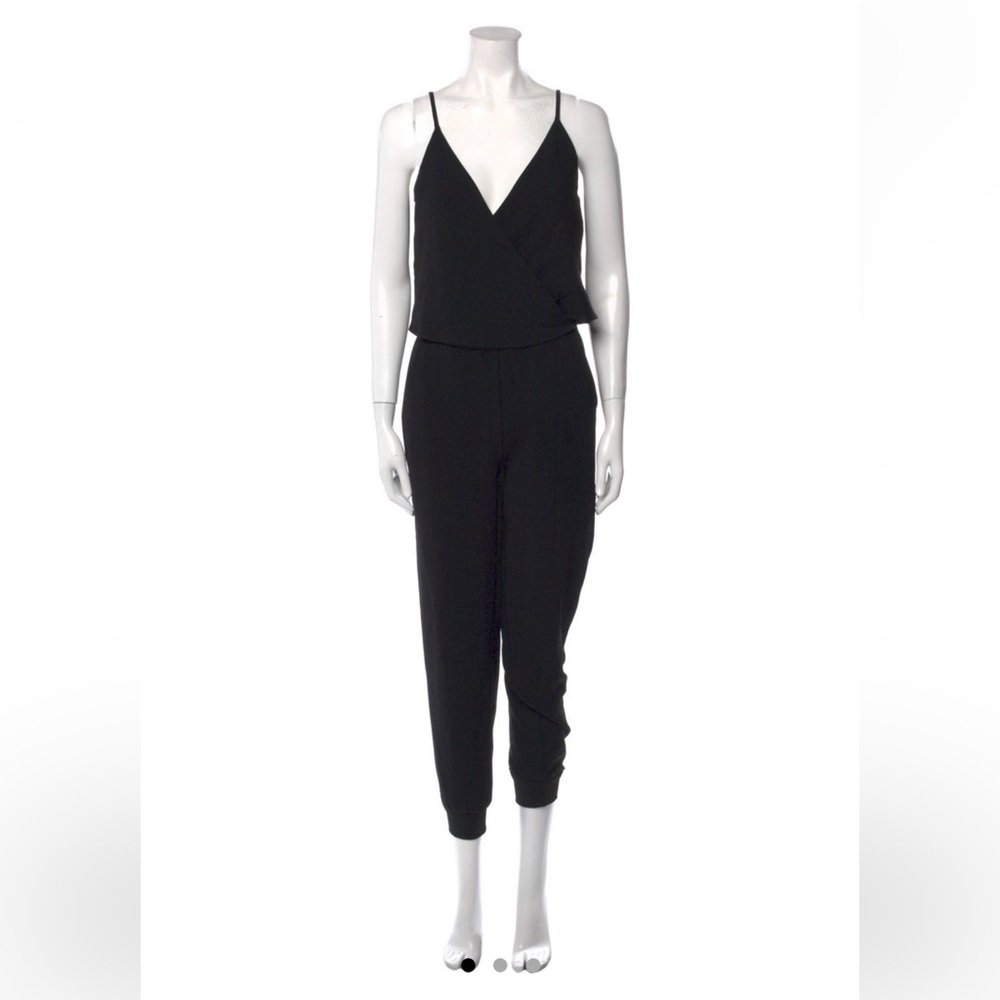 Theory Jumpsuit
Black
•   Sleeveless with V-Neck
•   Button Closure at Front